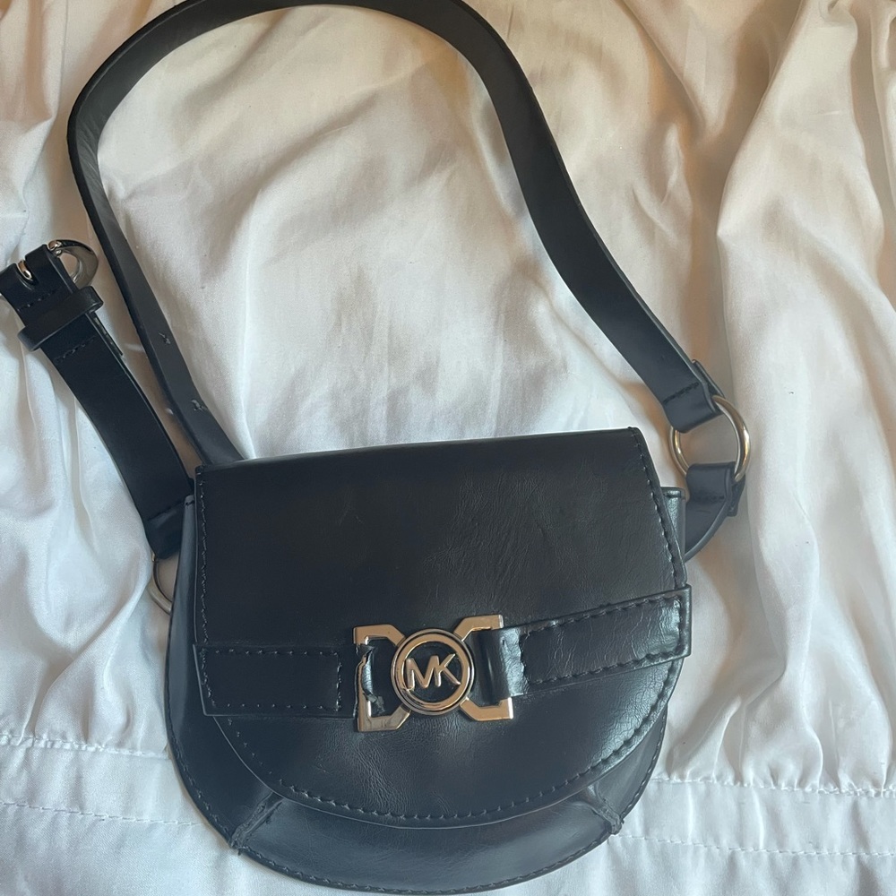 michael kors fanny pack/one pocket bag